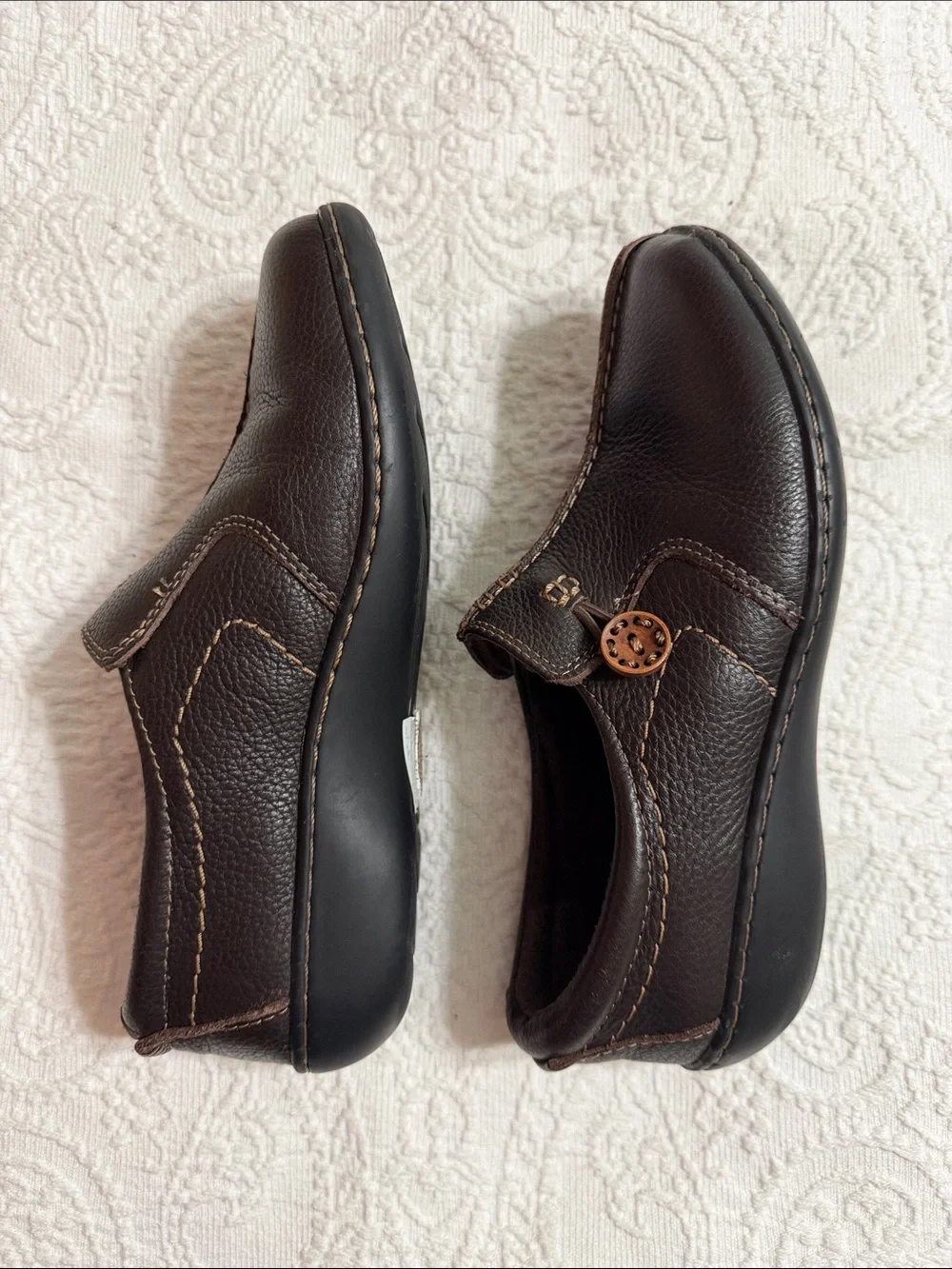 Clarks Collection Size 6.5M Dark Brown Leather Loafers with Button Accent
